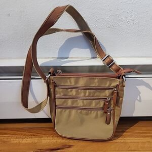 GAL Womens Crossbody Tan Multi-pocket Adjustable Strap Messenger